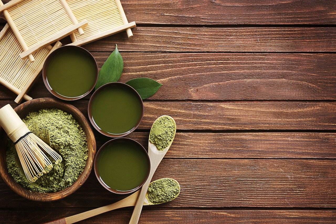 A mound of bright green matcha powder